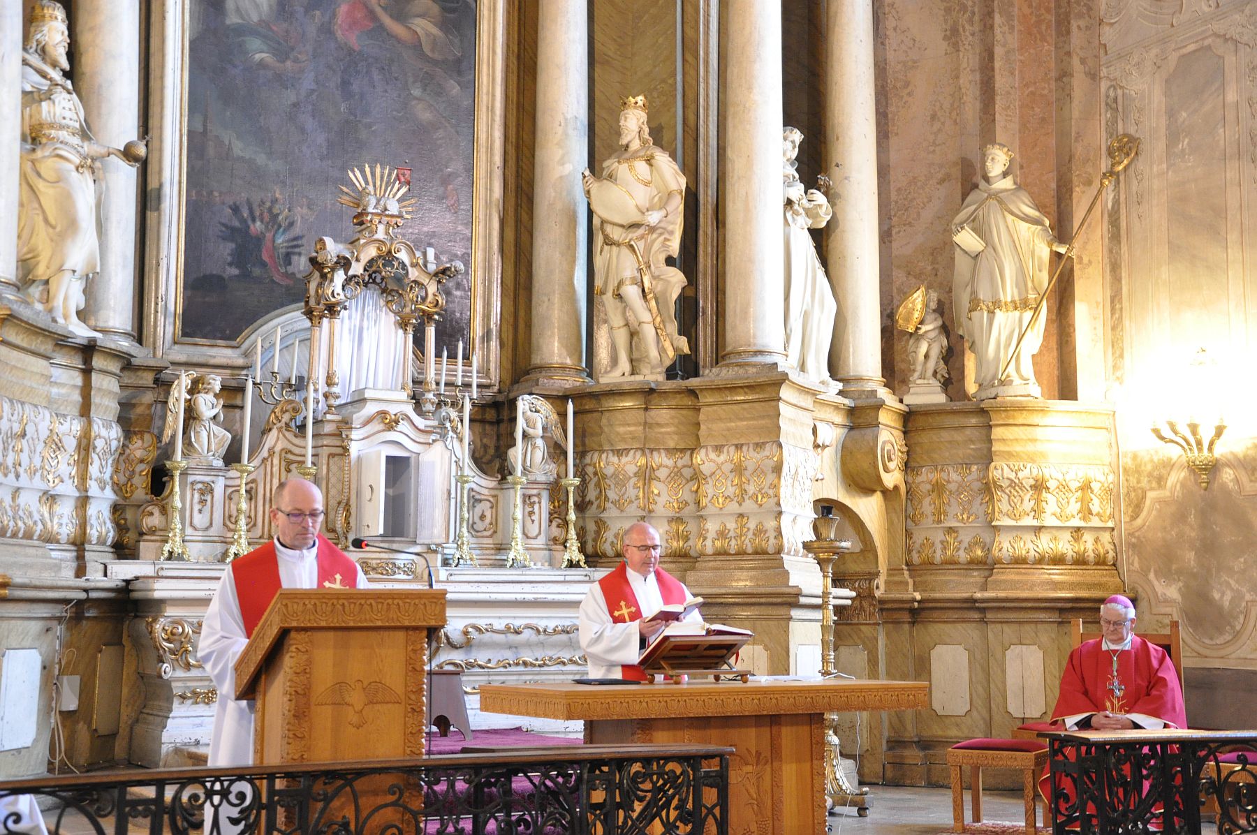 Nagypénteki liturgia a Szent Imre templomban